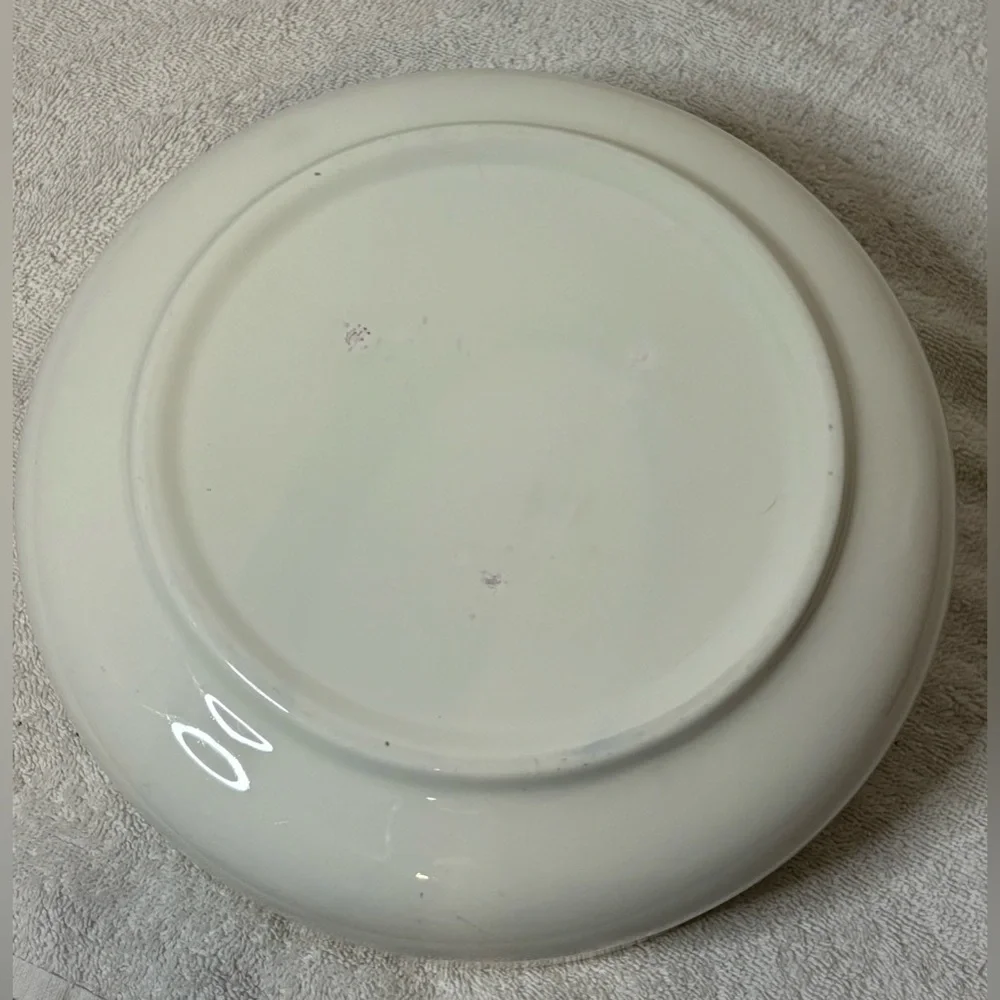 Vintage Hall China Crestware 10" Serving Bowl in Ivory Porcelain with Gold Trim - Picture 4 of 4